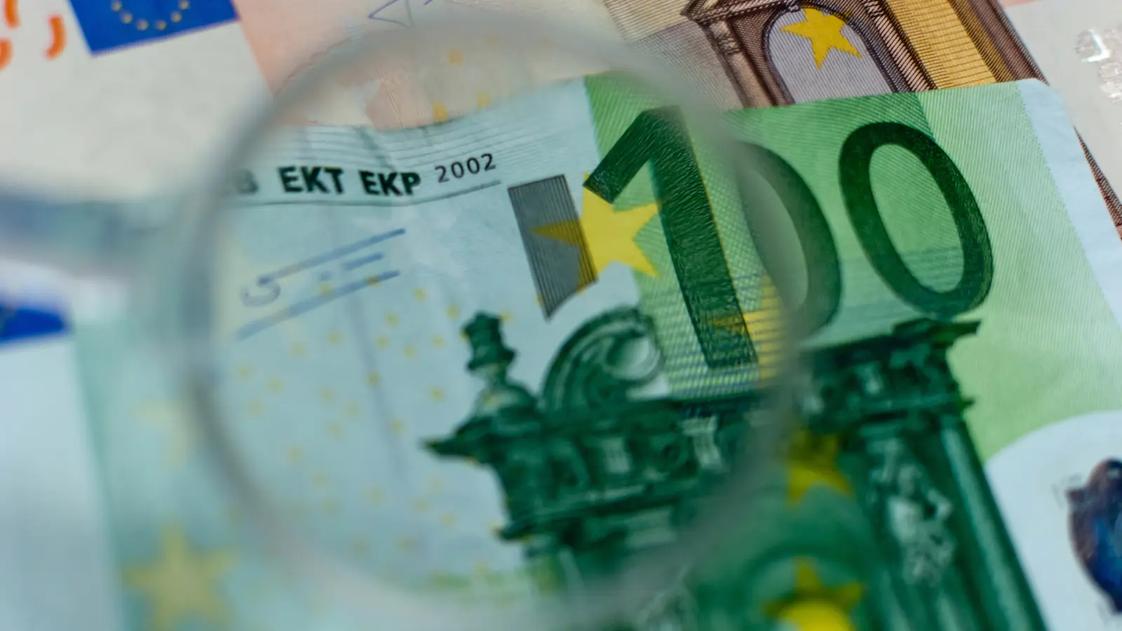 Συλλήψεις 5 ατόμων για την υπόθεση με τα πλαστά χαρτονομίσματα