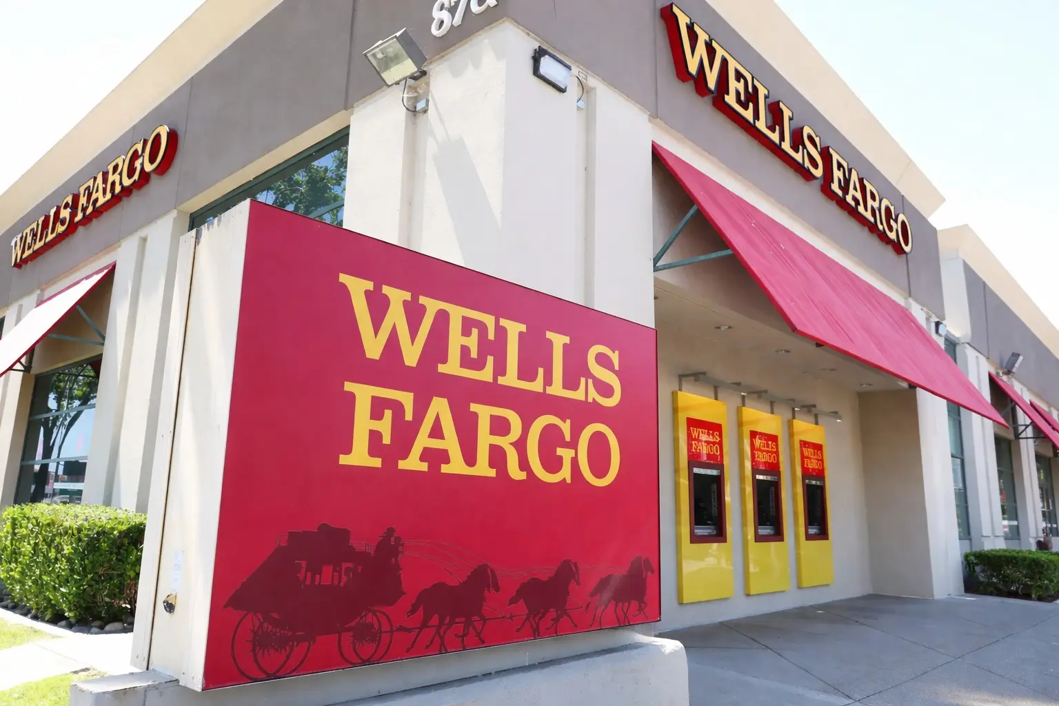 Wells Fargo: Πίεση στα κέρδη δ’ τριμήνου από τις περικοπές στο προσωπικό