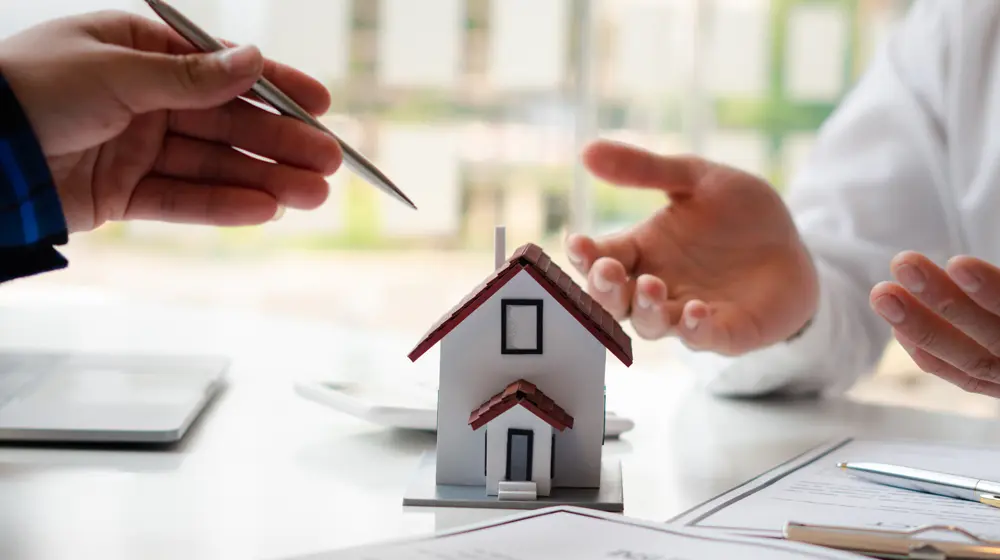 Πώς το νέο σχέδιο για ΜΕΔ της Themis διαμορφώνει το τοπίο της αναδιάρθρωσης δανείων στο νησί