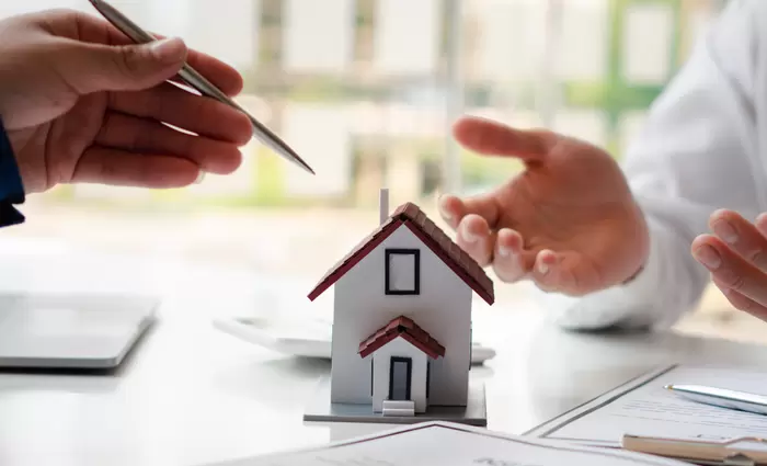 Πώς το νέο σχέδιο για ΜΕΔ της Themis διαμορφώνει το τοπίο της αναδιάρθρωσης δανείων στο νησί