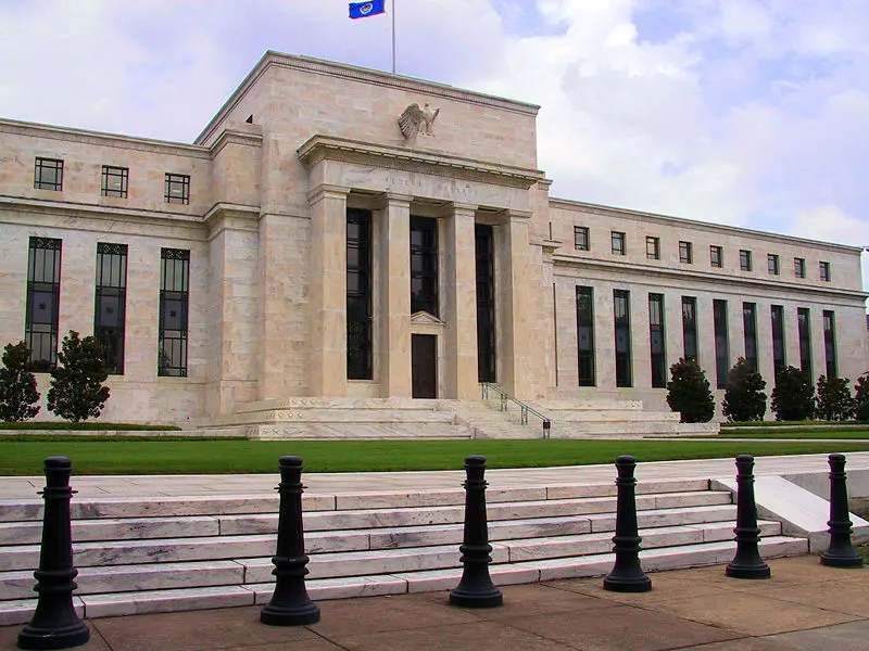 Fed: Μηδενικά επιτόκια μέχρι να ανακάμψει η αμερικανική οικονομία