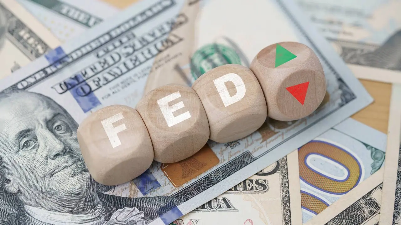 Fed: Έρευνα προβλέπει ότι θα αγοράσει ομόλογα αξίας 200 δισ. δολαρίων