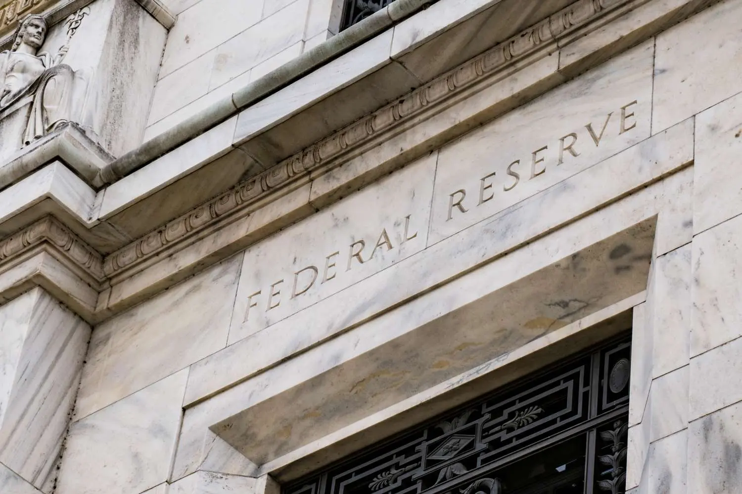 Γιατί η FED μπορεί να γίνει «πυροκροτητής» ενός παγκοσμίου κραχ