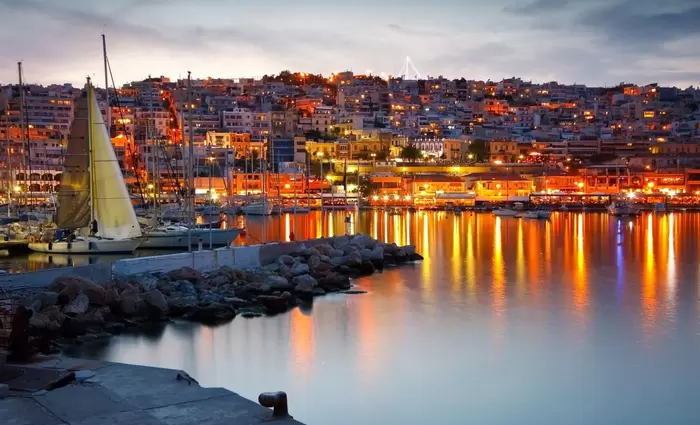 Ουρές για πολυτελή διαμερίσματα στο παραλιακό μέτωπο της Αθήνας