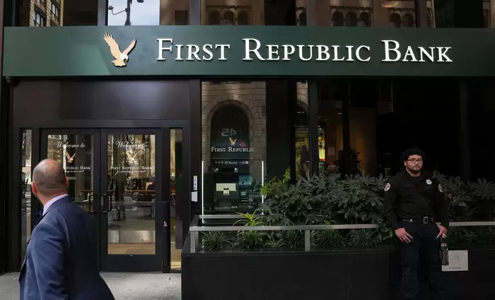 Αδειάζει η κλεψύδρα για τη σωτηρία της First Republic