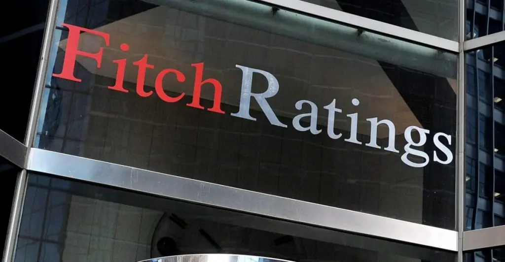 «Καμπανάκι» Fitch για την κερδοφορία των παγκόσμιων τραπεζών