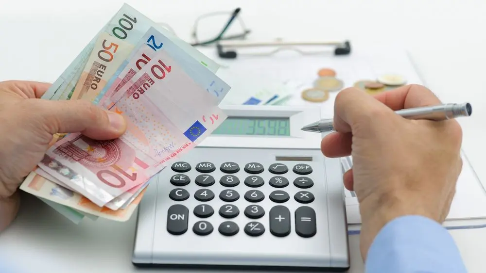 Πρωτιά στις αυξήσεις φόρων παρουσιάζει η Ελλάδα