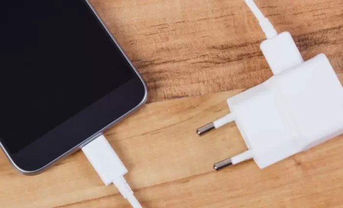 Η ΕΕ έδωσε το «πράσινο φως» στον κοινό φορτιστή