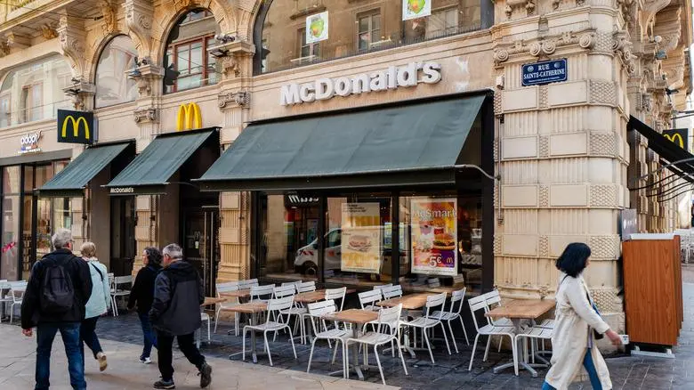Την διπλή φορολόγηση των fast food συζητά η Γαλλία