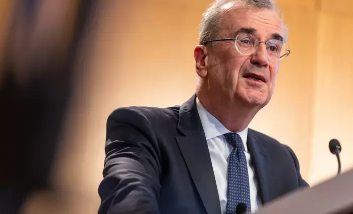 Βιλερουά ντε Γκαλό: Κανένας λόγος για αύξηση των επιτοκίων στην επόμενη συνεδρίαση της ΕΚΤ