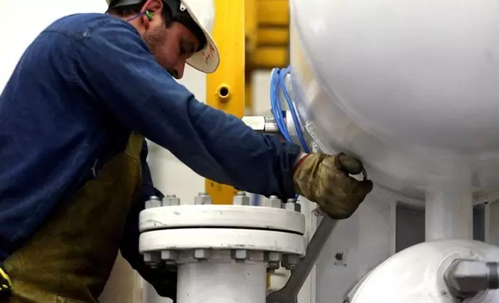 Θέλουν υγροποιημένο φυσικό αέριο σε ρούβλια