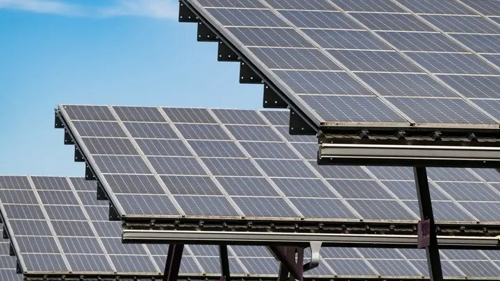 Φωτοβολταϊκά: Πώς η τεχνητή νοημοσύνη οδηγεί σε νέες λύσεις για την ενέργεια