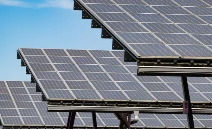 Φωτοβολταϊκά: Πώς η τεχνητή νοημοσύνη οδηγεί σε νέες λύσεις για την ενέργεια