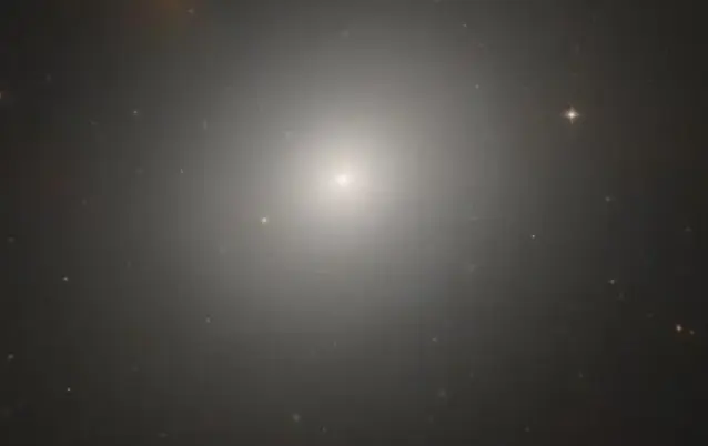 To Hubble εντόπισε «σφυγμό» σε γαλαξία που θεωρούσαμε νεκρό