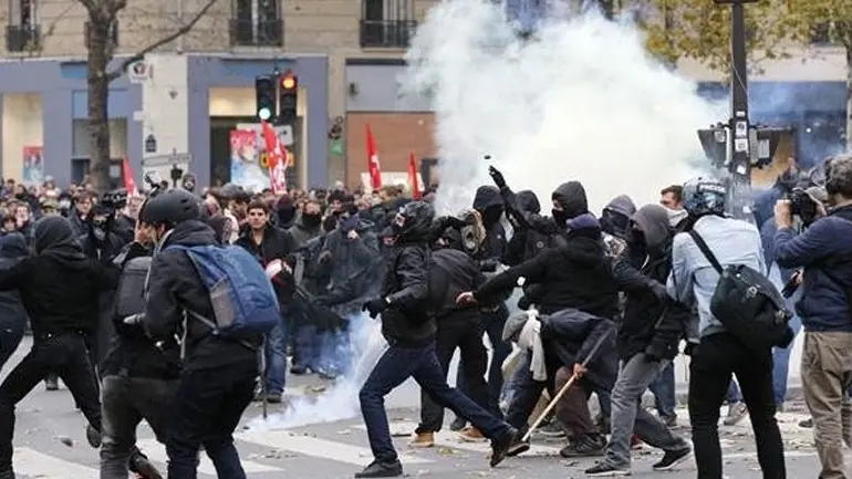 Γαλλία: Ξέσπασαν επεισόδια κατά της κυβέρνησης