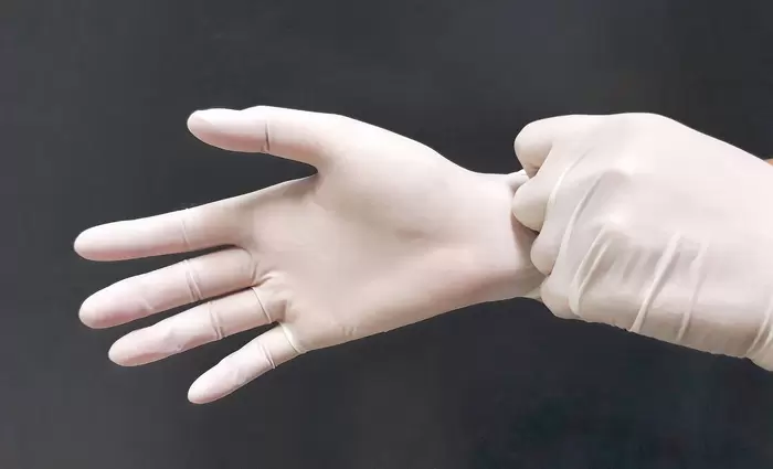 Έρχονται παγκόσμιες ελλείψεις σε χειρουργικά γάντια