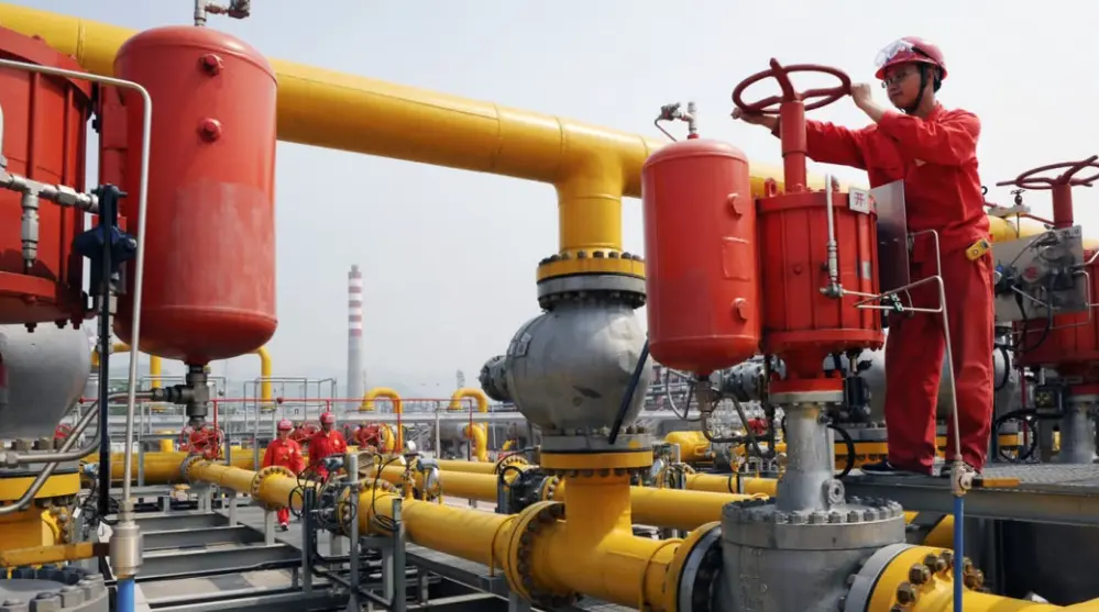 Υποχωρούν οι ευρωπαϊκές τιμές ΦΑ μετά την απειλή Τραμπ για κυρώσεις στη Ρωσία