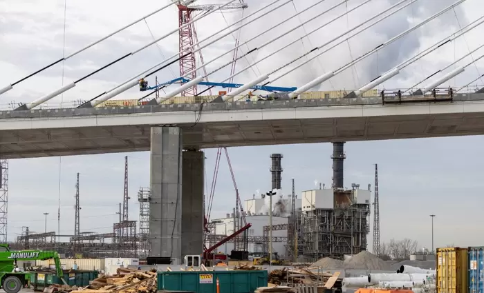 Τραμπ: Απειλεί να μπλοκάρει το άνοιγμα γέφυρας που συνδέει τις ΗΠΑ με τον Καναδά