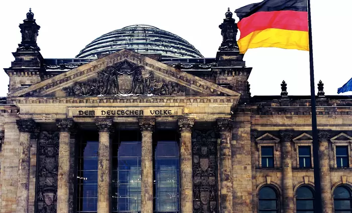 Γερμανία: Η χώρα θα αποφύγει την ύφεση