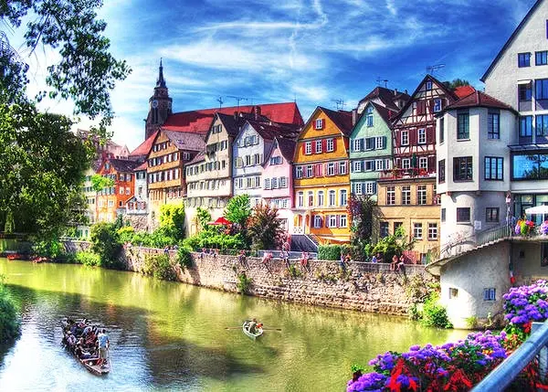 Η Γερμανία ξέμεινε από σπίτια και εργατικά χέρια