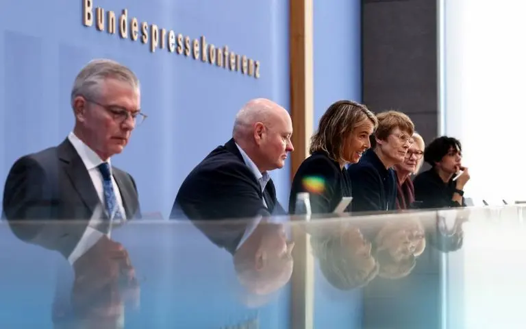 DW: «Mισογεμάτο» ποτήρι για τη γερμανική οικονομία