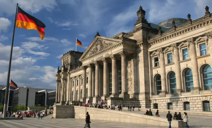 Κλείνουν τα πάντα στην Γερμανία - «Πρωτόγνωρα» μέτρα