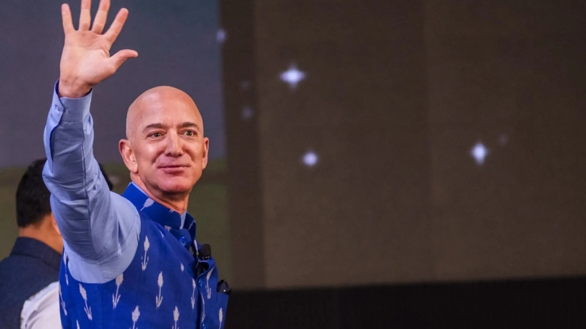 Τέλος εποχής στην Amazon! Ο Bezos 