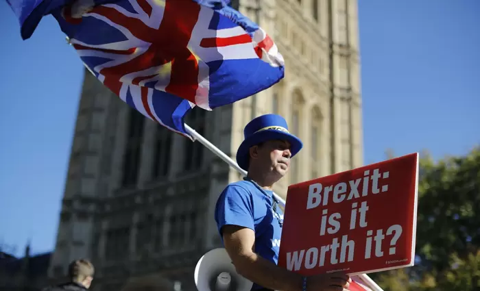 Brexit: Η βρετανική κυβέρνηση επιμένει σε ψηφοφορία την Τρίτη