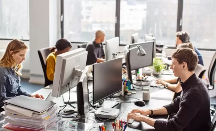 Γιατί οι νέοι της Gen Z δηλώνουν δυστυχισμένοι στην εργασία τους