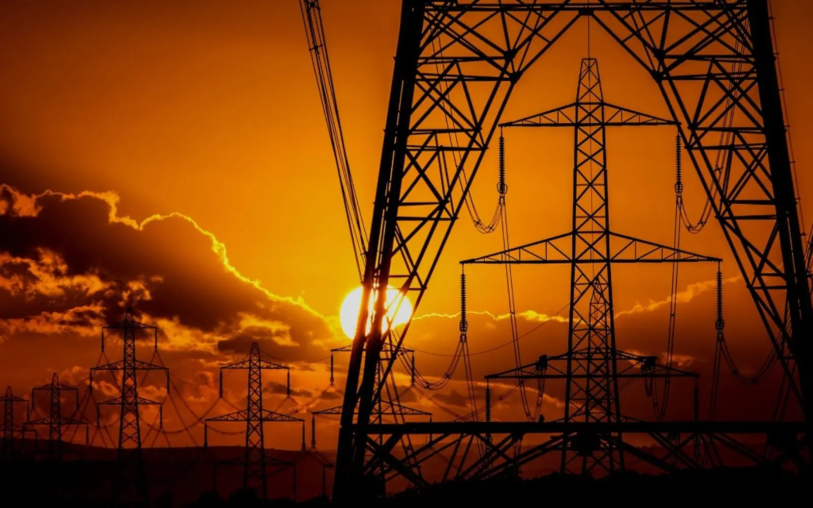 Έρχεται καθολική μείωση στην τιμή του ηλεκτρικού ρεύματος