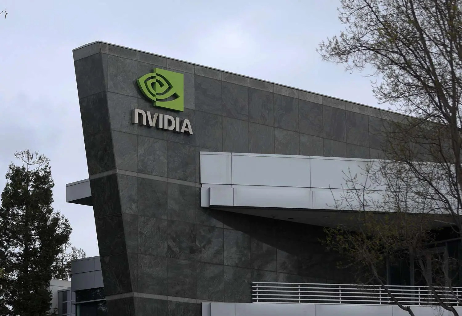 Nvidia: Προσυνεδριακά κέρδη άνω του 5% για τη μετοχή