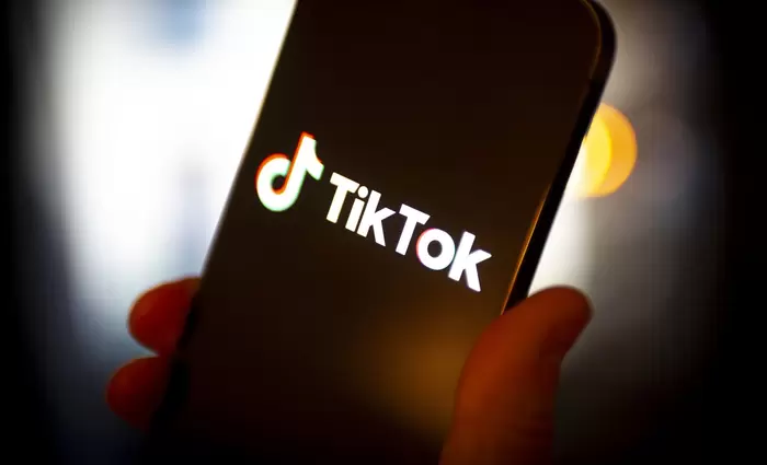 «Πόλεμος» κατά TikTok: Γιατί οι ΗΠΑ απειλούν να το απαγορεύσουν;