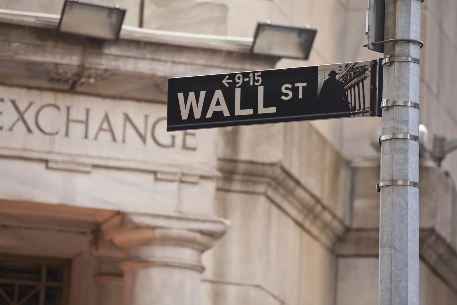 Wall Street: «Άσχημα» μηνύματα από τη Fed οδήγησαν σε πτώση