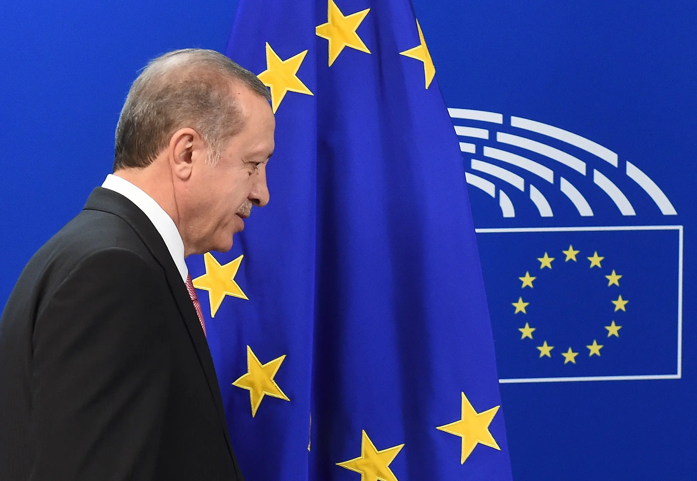 FT: Η Τουρκία αποτελεί ένα μεγάλο πονοκέφαλο για την Ευρώπη