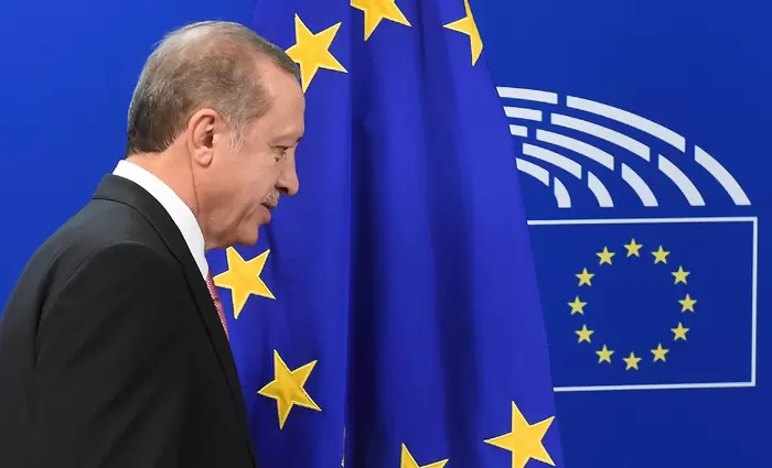 FT: Η Τουρκία αποτελεί ένα μεγάλο πονοκέφαλο για την Ευρώπη