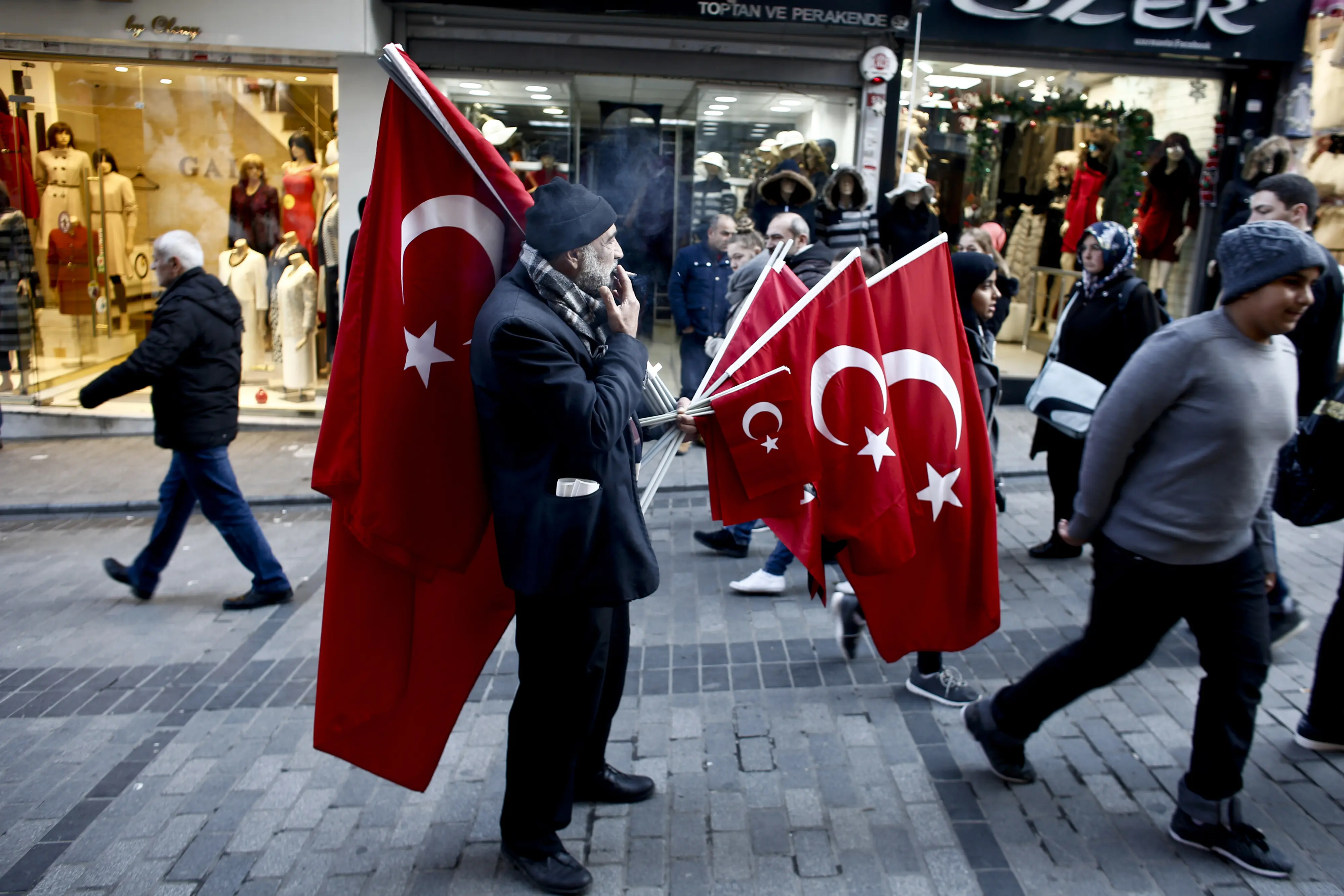 Οι εντάσεις στην Αν. Μεσόγειο οδηγούν την τουρκική λίρα στον πάτο