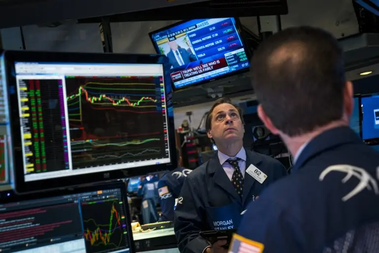 Σε τρενάκι του τρόμου οι μετοχές της Wall Street