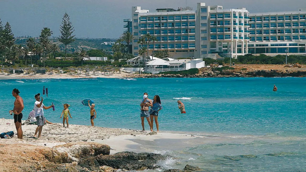 Εμπόδιο για τον εγχώριο τουρισμό «οι χαμηλοί μισθοί των Κυπρίων»