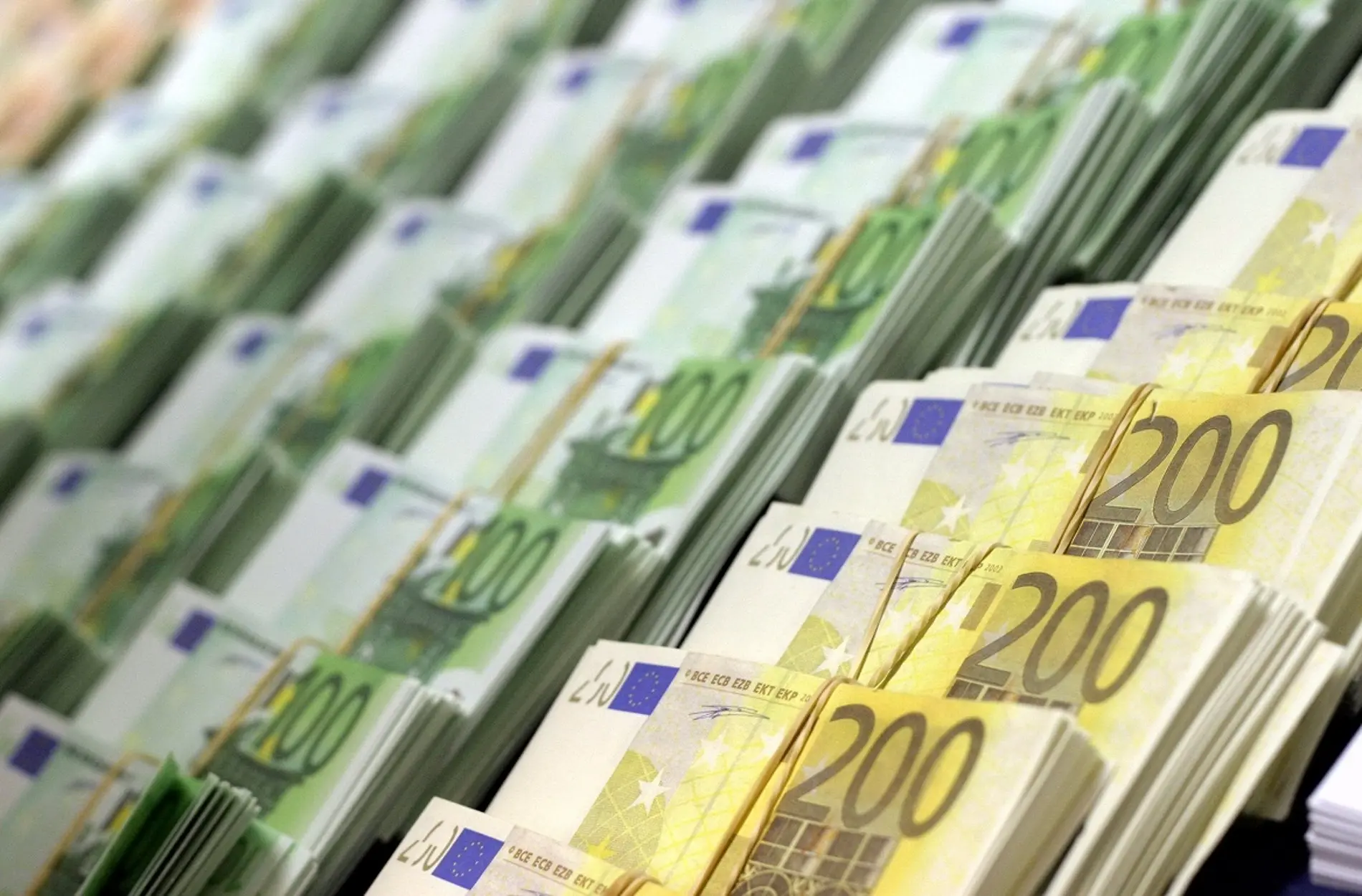 Ο κορωνοϊός αύξησε τις αποταμιεύσεις των Ευρωπαίων