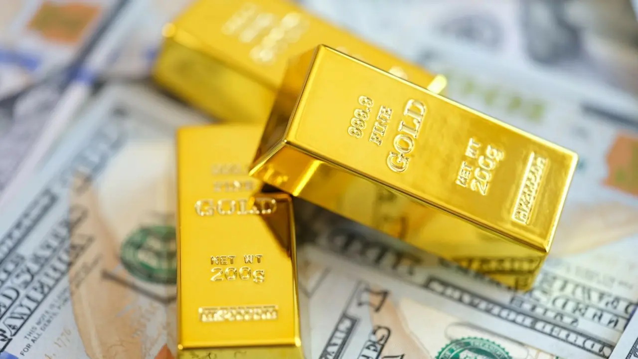 Ο χρυσός βυθίζεται μετά από μια εβδομάδα οικονομικής αβεβαιότητας