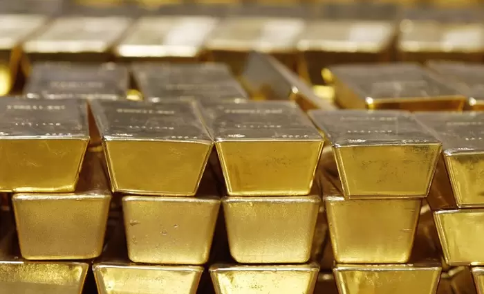 Υποχωρεί ο χρυσός