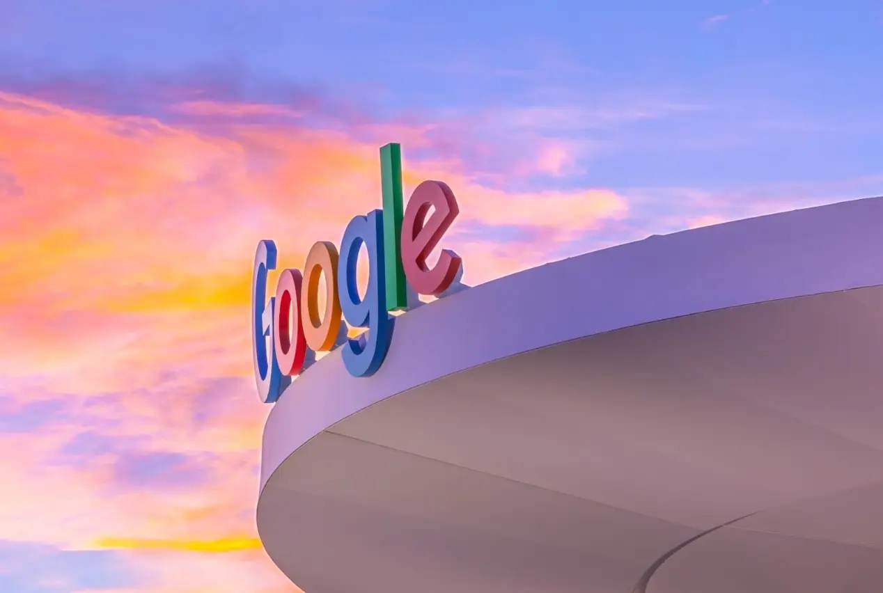 Google: Οι πέντε λόγοι που την έβαλαν ξαφνικά μπροστά στην κούρσα για την AI