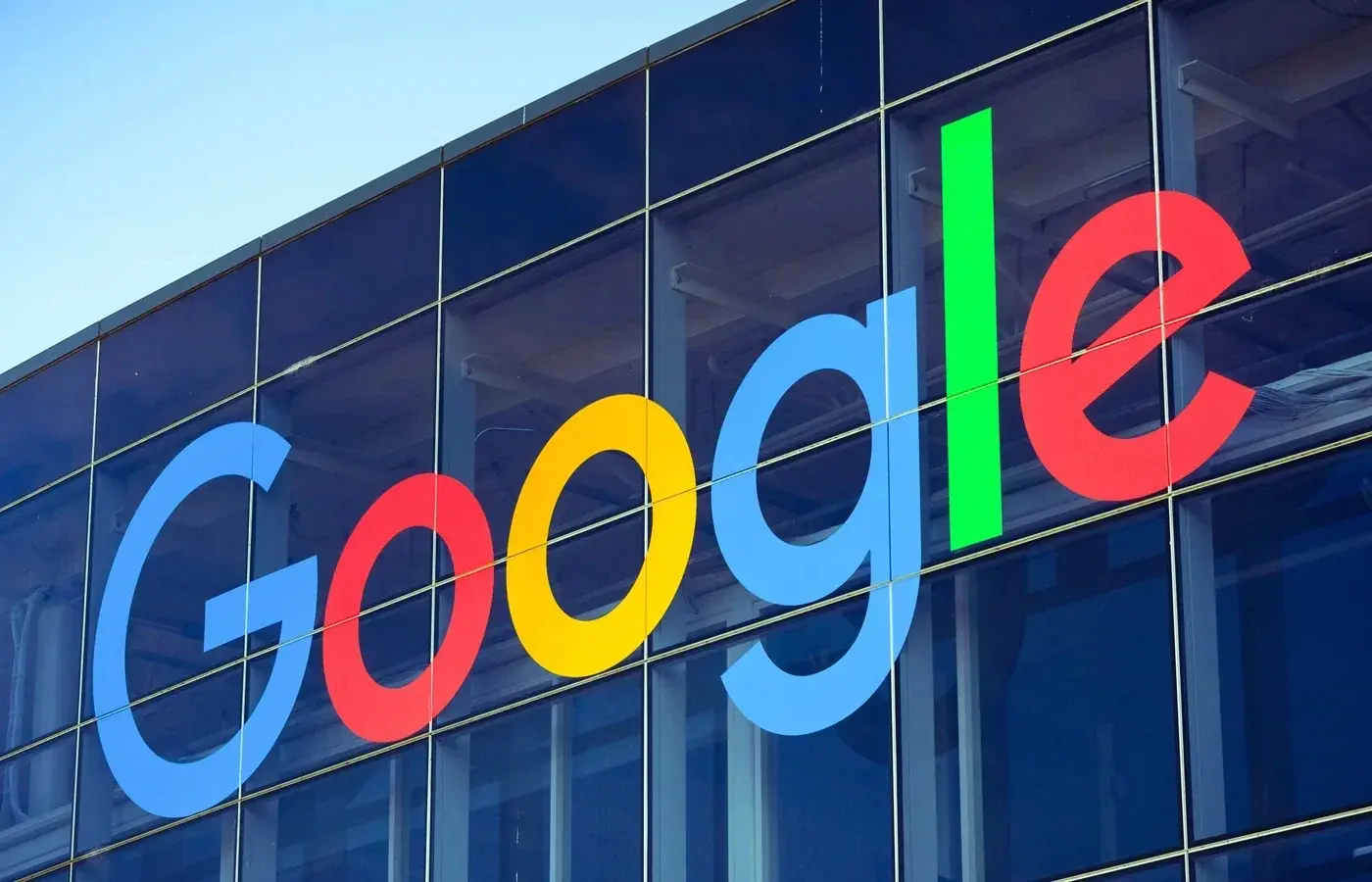 Αυστηρότερη εποπτεία της Google από τη βρετανική αρχή ανταγωνισμού