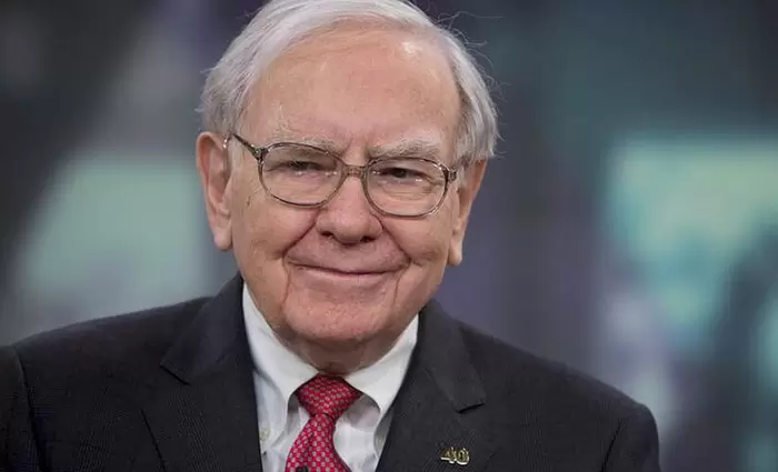 Κίνηση έκπληξη από Μπάφετ – Πούλησε μαζικά μετοχές της Apple
