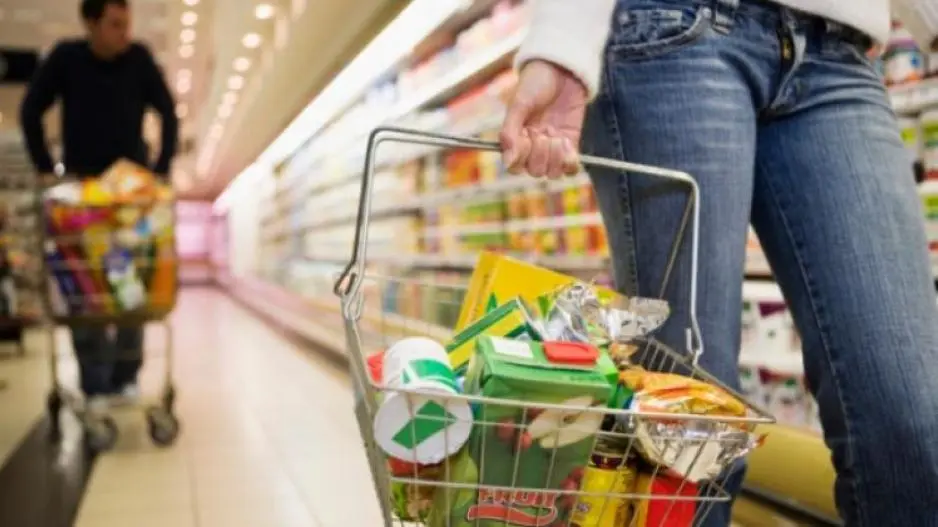 Υπουργός Υγείας: Δεν κλείνουν οι υπεραγορές