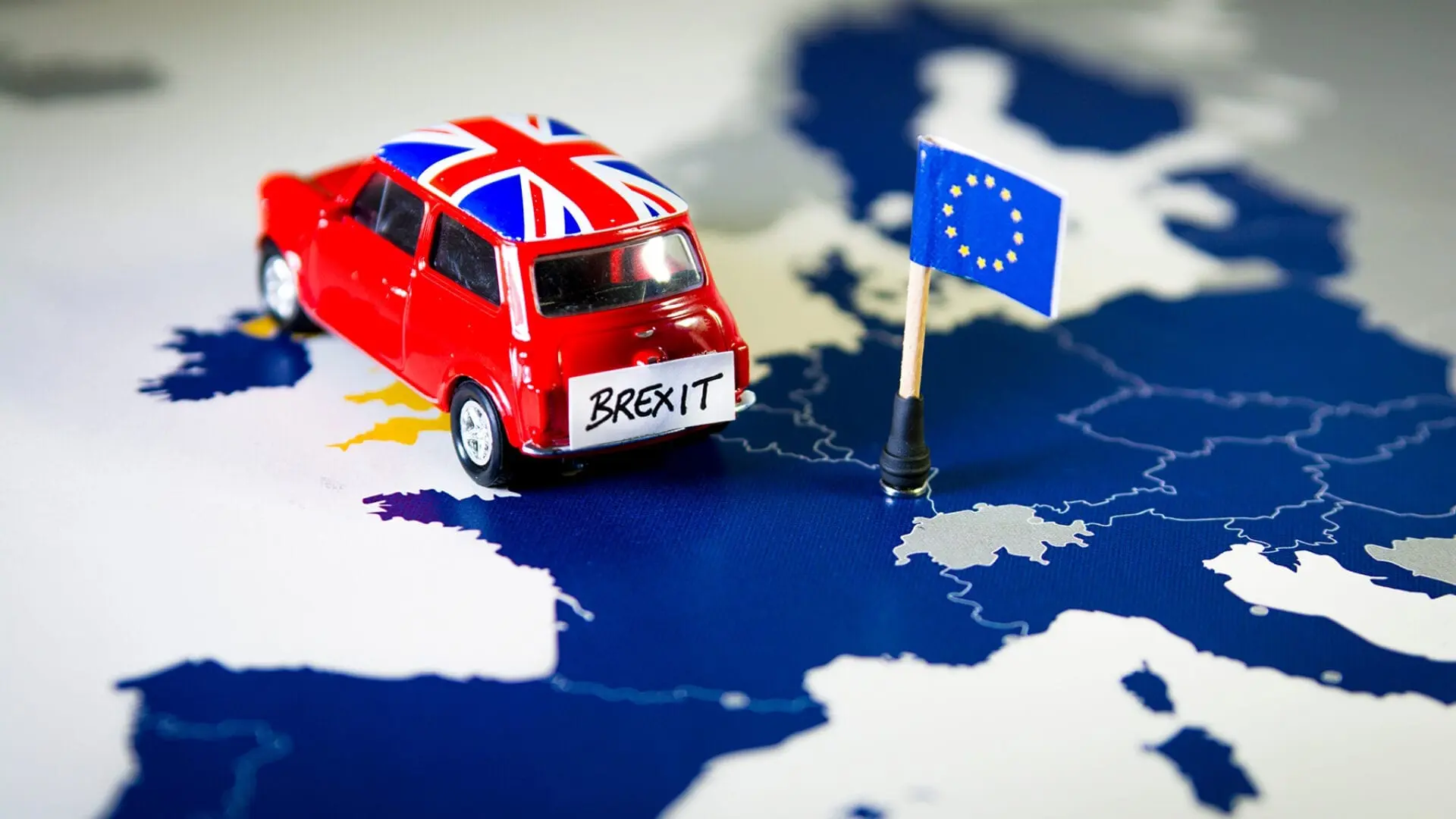 Βρετανικές τράπεζες κλείνουν λογαριασμούς πελατών που ζουν Ευρώπη