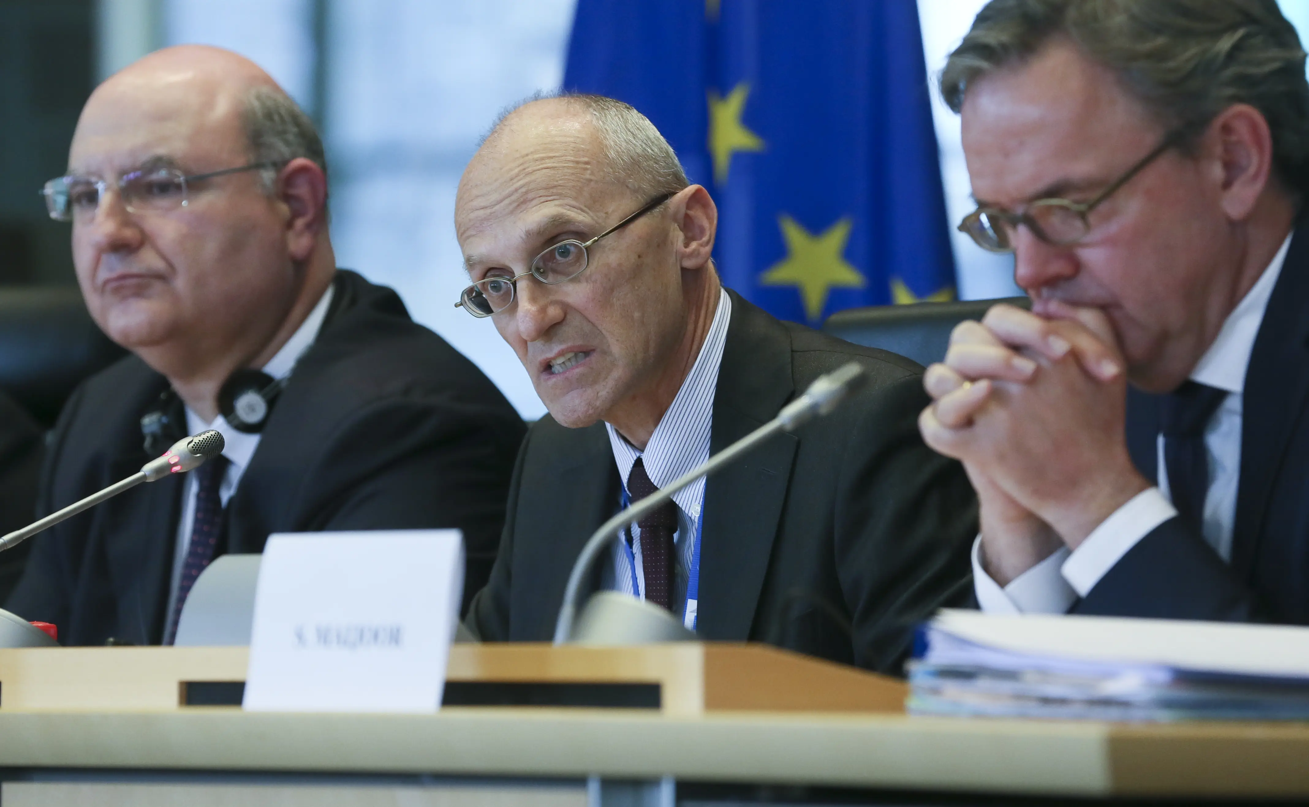 SSM: Οι τράπεζες κρύβουν προβλήματα κάτω από το χαλί