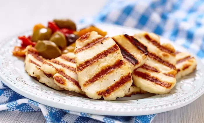 Ακριβότερο έως και €4 το χαλλούμι