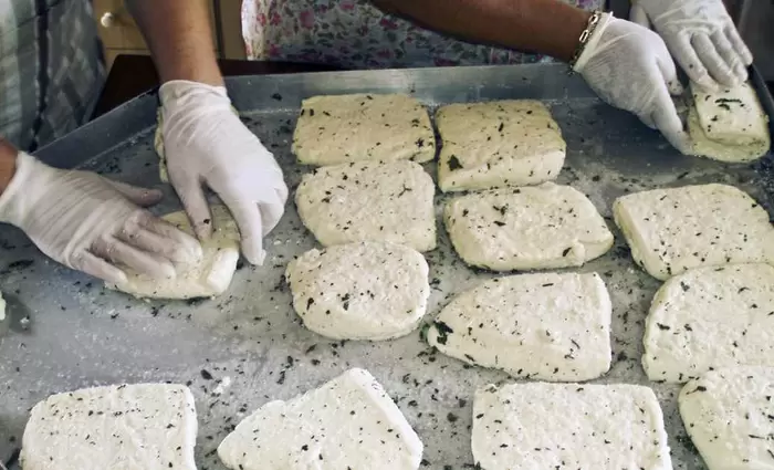 «Άλλο χαλούμι τρώμε εμείς και άλλο στέλνουμε στους ξένους»