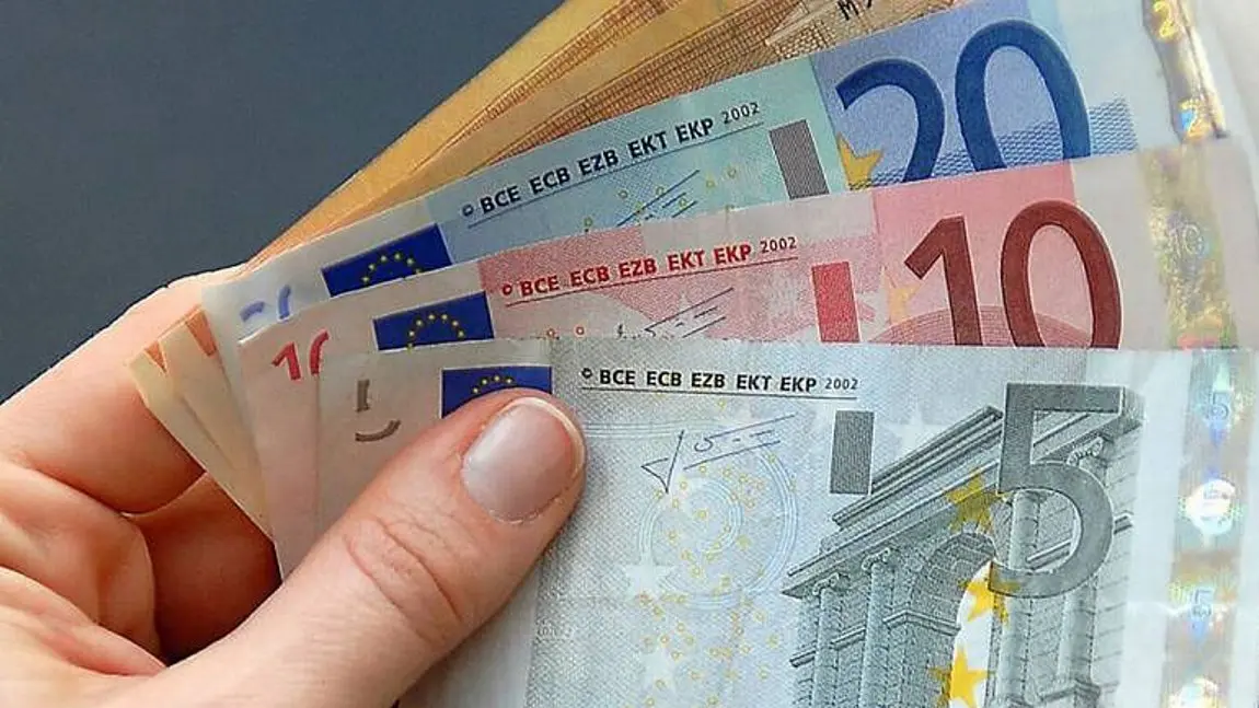 ΕΚΤ: Μικρός ο κίνδυνος μετάδοσης κορωνοϊου από χαρτονομίσματα του ευρώ
